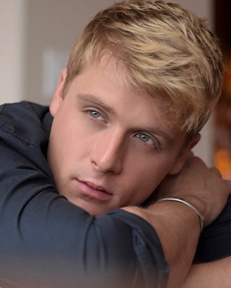 Integral_Kirk's tweet image. Those endearing traits, coupled with his intelligence and sensitive nature, made it feel like you were in the room with an old friend the moment you met. His humour, even during difficult times, was unwavering, and he always found joy in making others laugh. 2/2