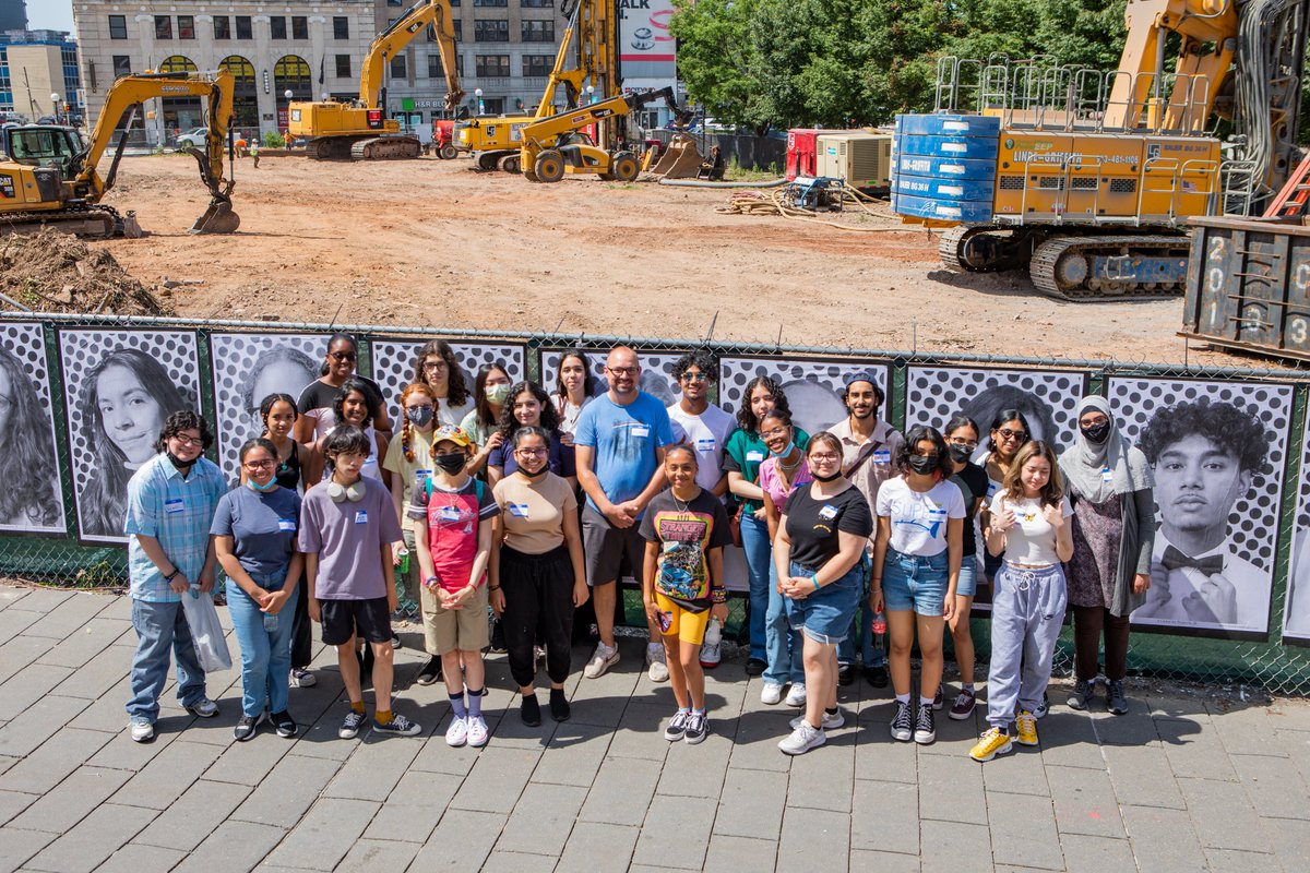 kpcnotebook.scholastic.com/post/students-…
I'm delighted to share this story by Scholastic Kid Reporter Mujtaba Raja about the Jersey City Arts Inside Out Project installation last month! If you're into it, stay tuned. My story for #ScholasticArt is coming to an art classroom near you in December!