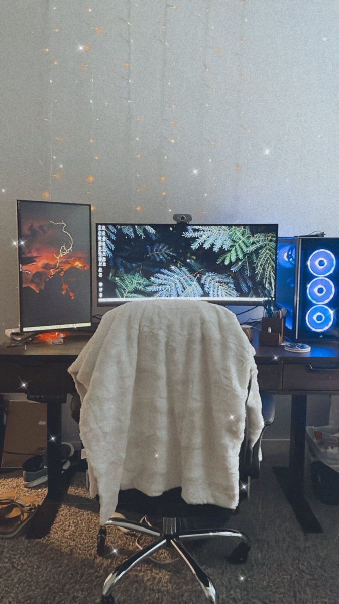 sal_wiser's tweet photo. spent my weekend refreshing and redecorating my office in both an attempt to end the writers block I’ve had this summer and create a productive and calming environment for completing the upcoming semester while pregnant

my office is a much happier place to be now 🥰 https://t.co/jQfdUah23G