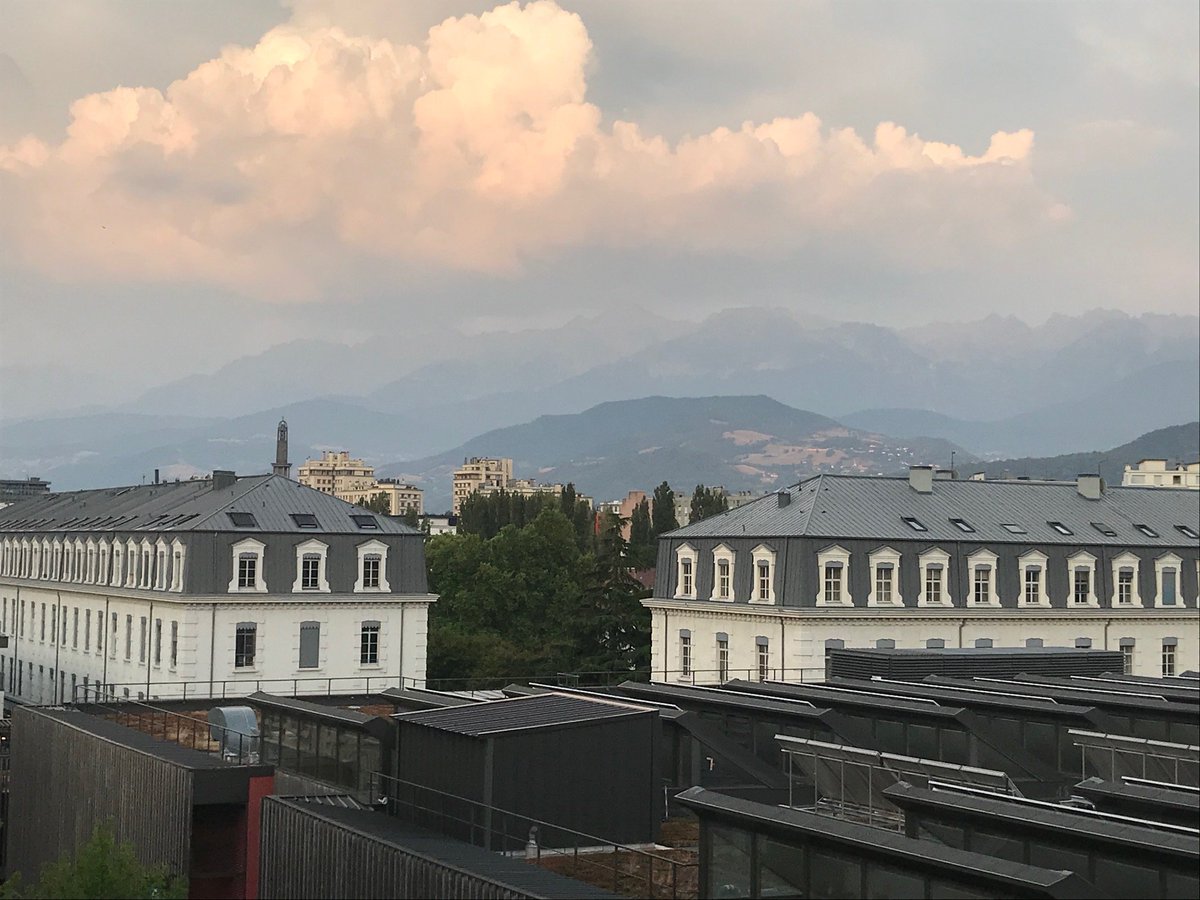 a_stangl's tweet photo. @VilledeGrenoble has lost its mountains due to pollution while >30°C persist after sunset. And still I don't see road blocks to reduce traffic #ClimateEmergency What a #EUGreenCapital #GreenGrenoble2022 https://t.co/qCpGKmrkme