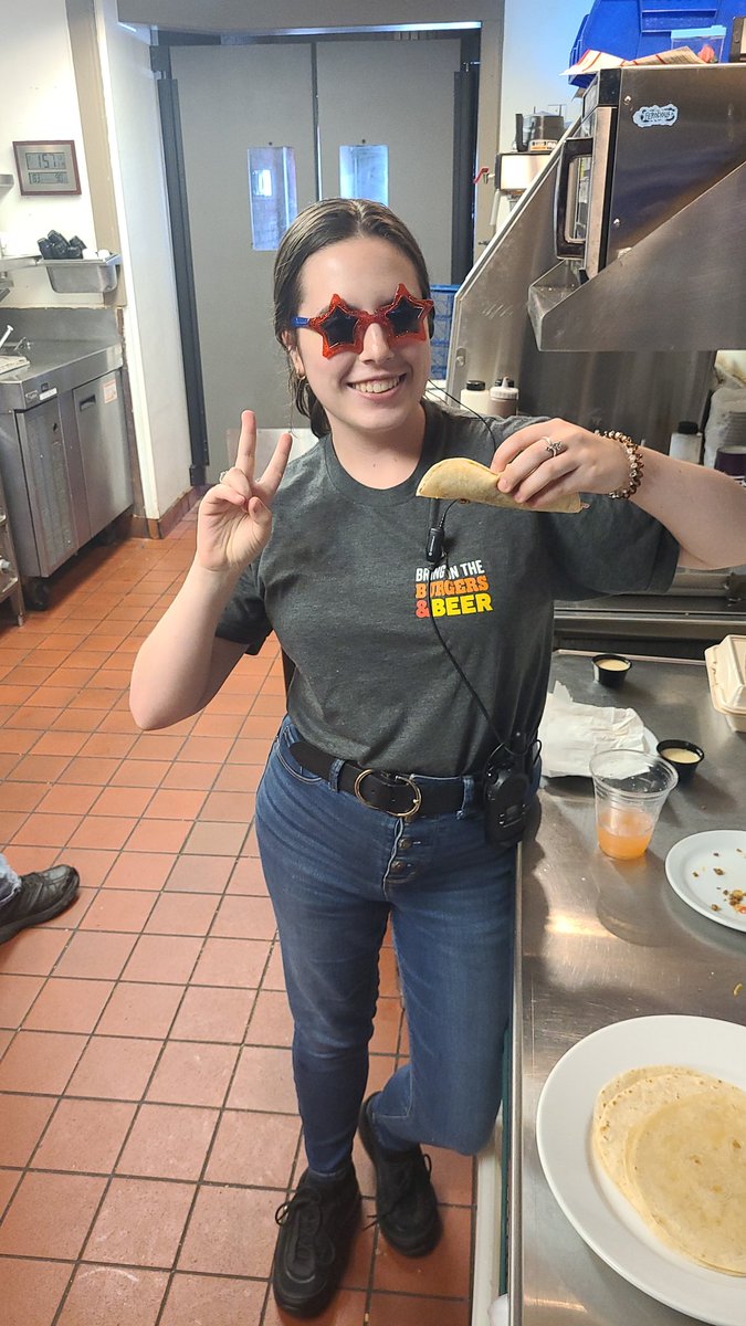 LoganTBowers's tweet photo. Happy 🌮 Tuesday from Hoffman Estates Chilis!🌶 @GumpMike @NicholasBPaxton @MarissaOcampo11 https://t.co/nxJOaUOb8K