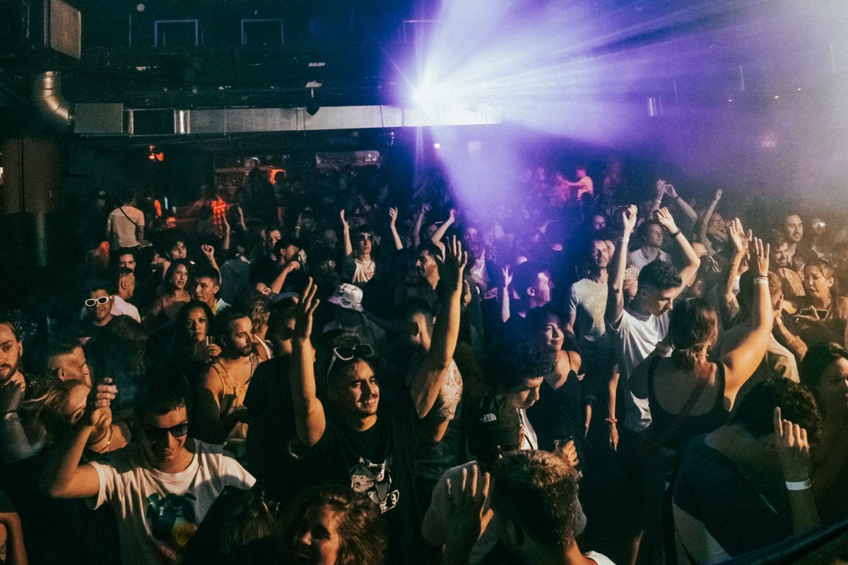 2 weeks ago at home 🖤
Siempre es increíble jugar en casa 🤩
Sonder vibes 🔥🔥