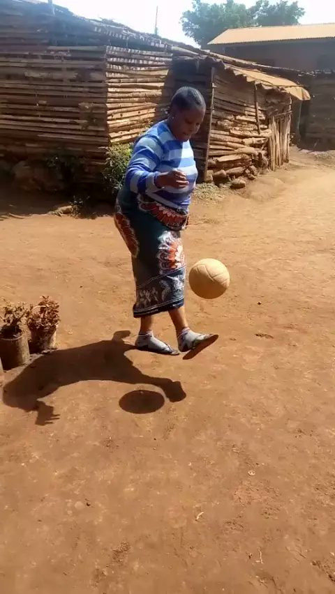 Women footboler in stage  #Likee
 #LIKEEapp l.likee.video/v/idVBZ6