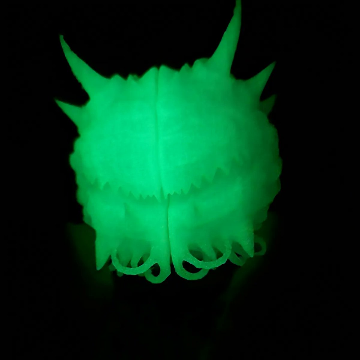 Shamaz084's tweet image. Newest print after more printer maintenance. Looking good, got something bigger printing next. For now, cacodemon! 

#3dcg #makecoolstuff #artistatwork #3dprinting #creality #doom #cacodemon #glowinthedark