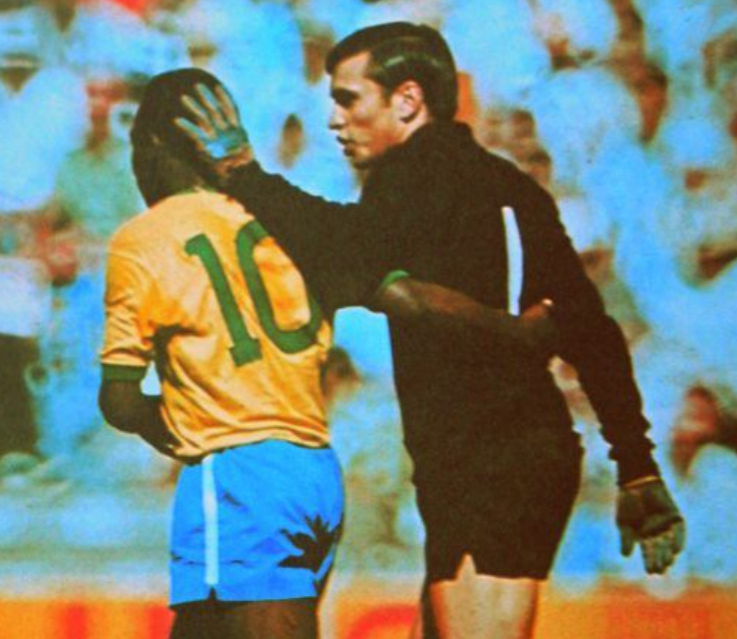 renaldinhos's tweet photo. Hilo:

Maradona contra Inglaterra, Pelé contra Uruguay, Messi contra el Atlético de Madrid, Cristiano Ronaldo contra España... Los mejores y más recordados goles que no fueron de la historia del fútbol. https://t.co/KnRwmbV6yE