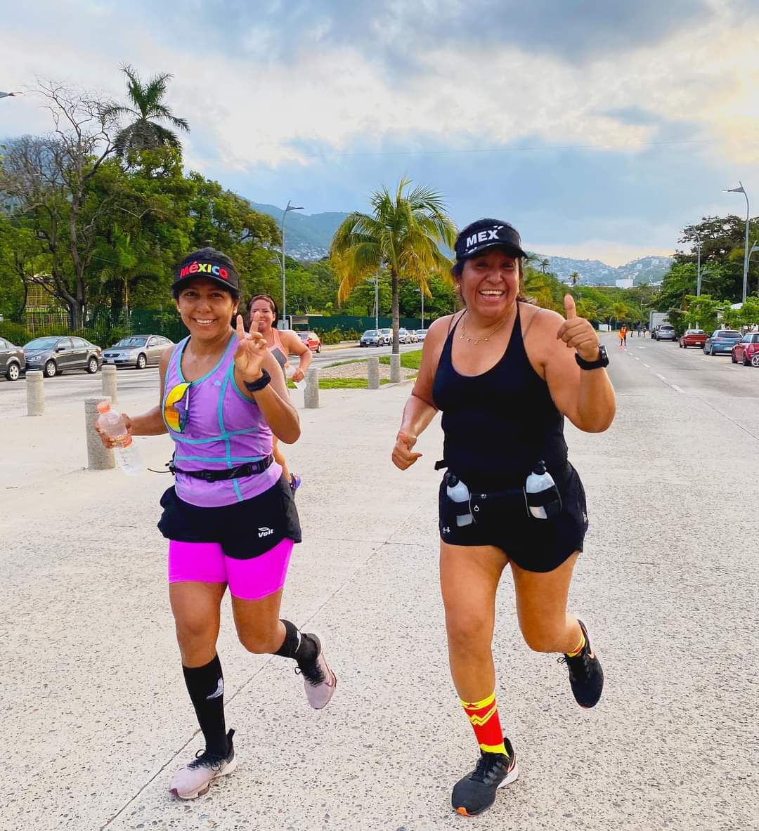 restaca1's tweet photo. En #Acapulco impulsamos estrategias que ayuden a resarcir el tejido social involucrando a la ciudadanía en el proceso.
@ViaRecreACA  busca mejorar la gobernanza urbana de la ciudad y mejorar la calidad de las y los ciudadanos.
#ServirParaTransformar 🚔 https://t.co/aWy3fv2ohy