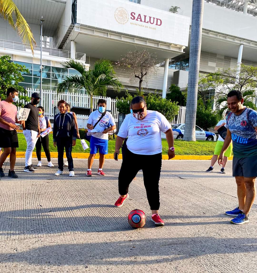 restaca1's tweet photo. En #Acapulco impulsamos estrategias que ayuden a resarcir el tejido social involucrando a la ciudadanía en el proceso.
@ViaRecreACA  busca mejorar la gobernanza urbana de la ciudad y mejorar la calidad de las y los ciudadanos.
#ServirParaTransformar 🚔 https://t.co/aWy3fv2ohy