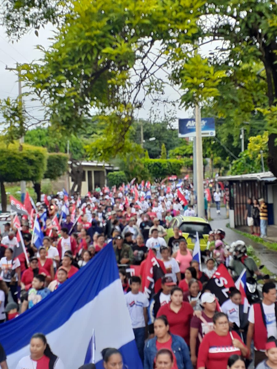CmdteOscar's tweet photo. La militancia del Distrito 5  Camino en celebración de los 43 años de Revolución.

Un ambiente lleno de alegría Revolucionaria 
#4319FuerzaDeVictorias https://t.co/zSWsaOZrVv
