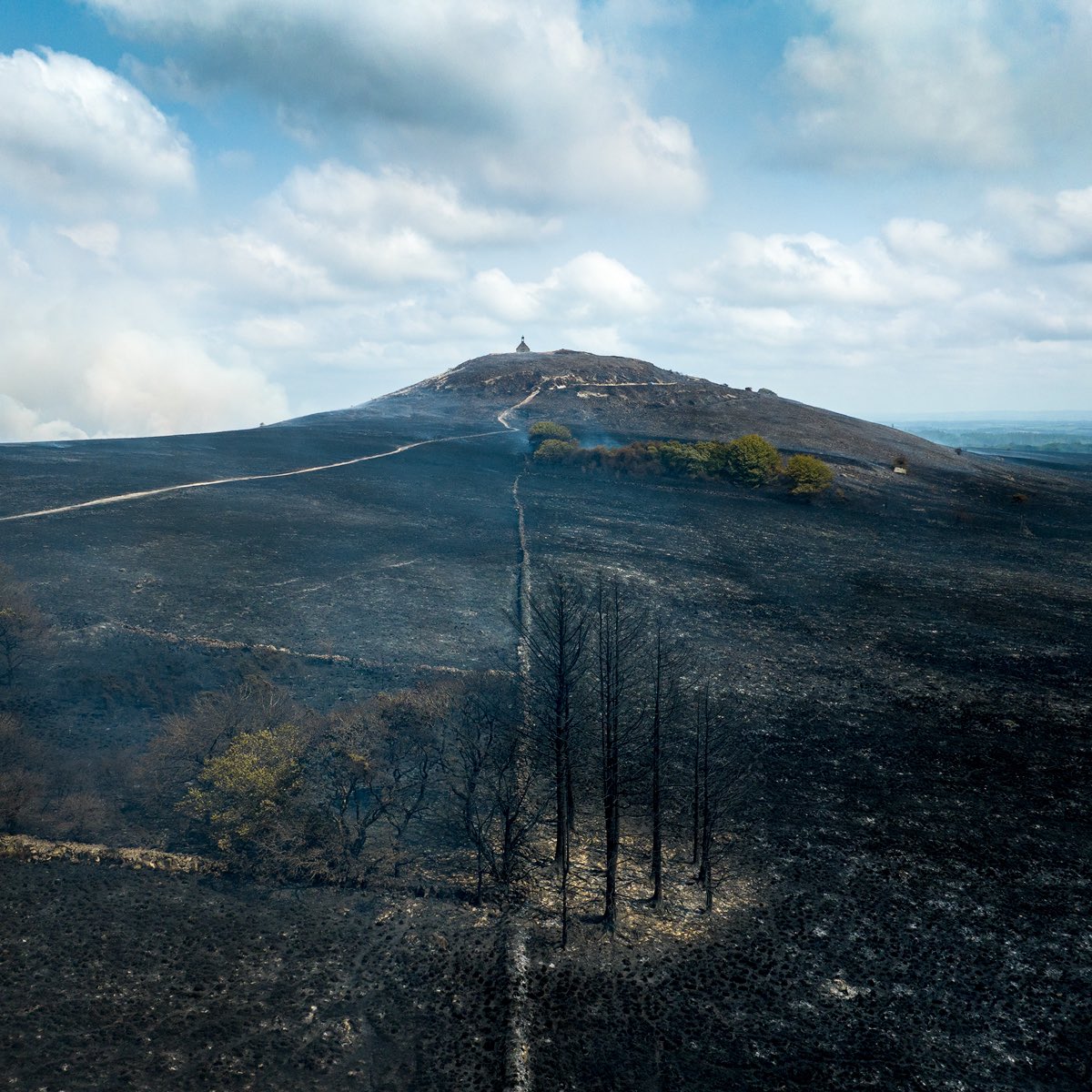 ArthurCottrel's tweet photo. AprĂšs lâ#incendie dans les Monts dâArĂ©e, la chapelle du Mont Saint-Michel de #Brasparts miraculĂ©e.
Comme lâAbbaye Saint-Michel de #Frigolet Ă la Montagnette.
Saint-Michel, et surtout les pompiers, merci Ă tous, courage, et bravo đđ
#SDIS33 #SDIS29 #SDIS13
đ· @mathieurivrin https://t.co/tJMul0Fnvz