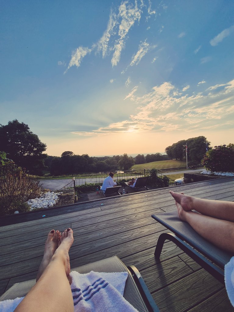 VickiA999's tweet photo. Sunset spa after crazy mad day at work 📞🔥🔥🔥🚒🚒🚒 only ones not on prosecco🙈🍻 😆 #pintsonly  #itshothothot https://t.co/M3X8PsPFYN
