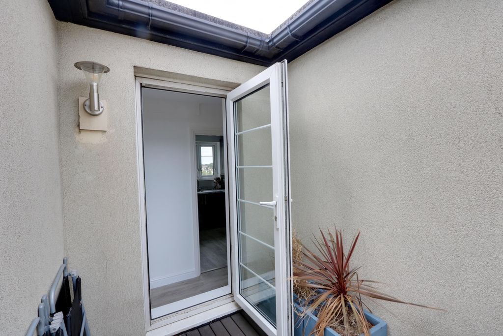 FOR SALE #Leigh-On-Sea £215,000 Lovely 1 bedroom apartment with Estuary views, currently tenanted Call 01702412624 #Southend #movinghouse #buytolet