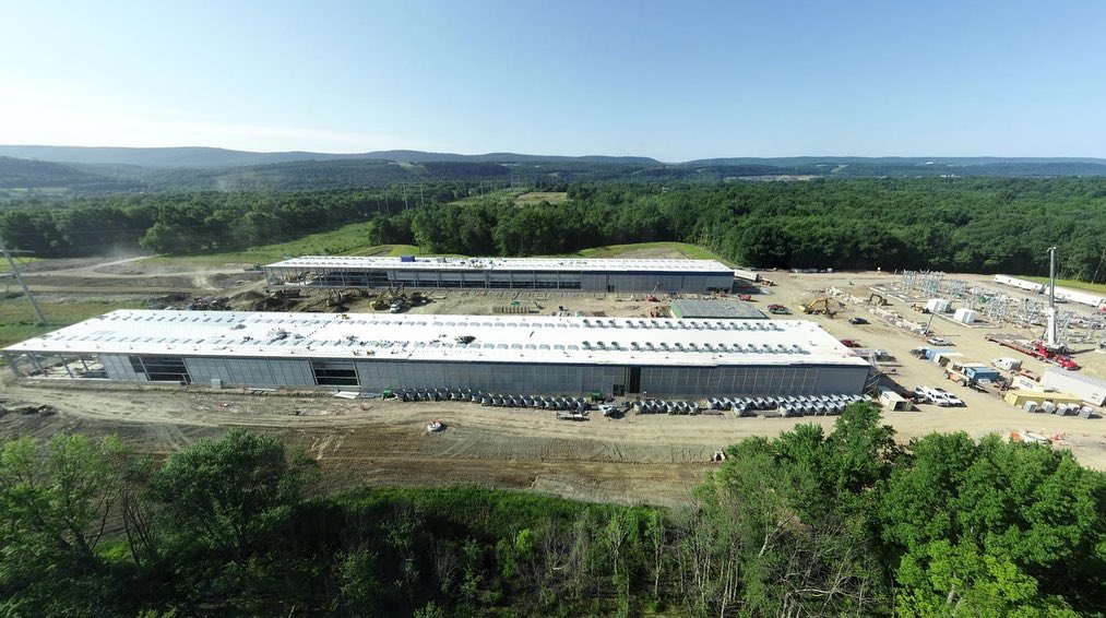 TeraWulfInc's tweet photo. Here's a breakdown of the current activities at our Nautilus Facility!
Photo 1: Our miner buildings A & B under construction
Photo 2: A look at the inside of one of our miner buildings - installing miner racks, wall panels, cable tray and inlet fans
#Bitcoin #buildingbitcoin https://t.co/aTw1vZvJx8