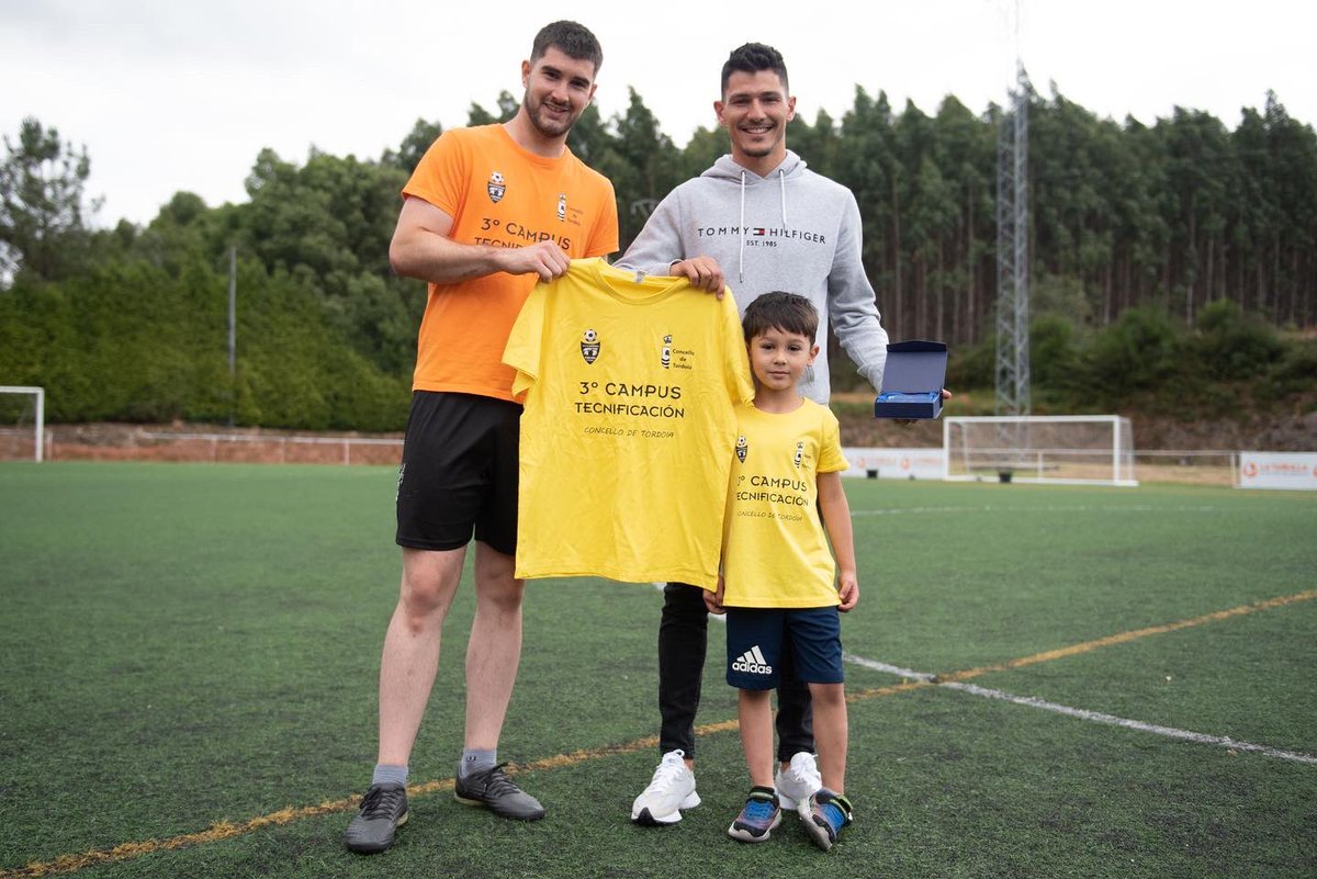 Grazas <a href="/5MiguelLoureiro/">Miguel Loureiro</a> 💛🖤🤍