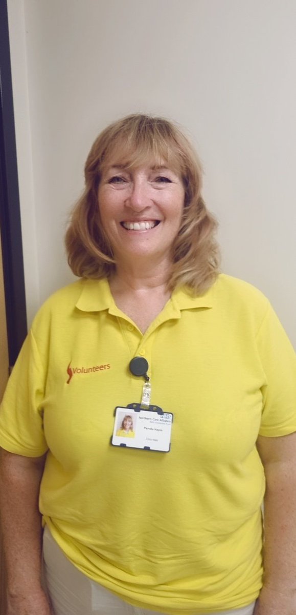 netty_lynette's tweet photo. Meet Pam T5s #diningcompanion today she has assisted 8 patients &amp; made sure everyone had nice cold fresh jugs whilst spending time with this lovely man who said he really enjoyed her time 
#keepinghydrated  @NCA_Volunteers @OldhamCO_NHS @sgfurlong @ArmstogG https://t.co/UYIpj8wPhy