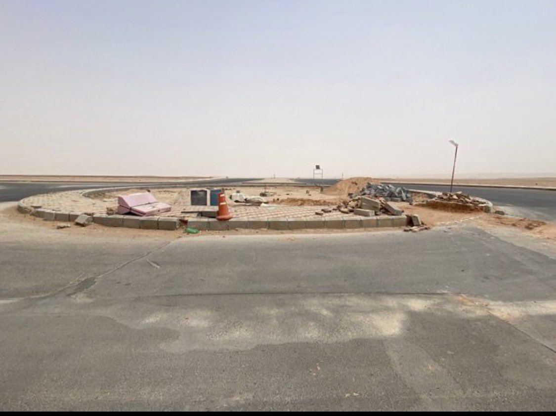 BTHADIQ's tweet photo. بعد اكتمال تشييده ،،
ميدان #مركز_الصفرات يُطل على الأهالي  . 

 #بلديّة_ثادق https://t.co/3SiMssj8jd