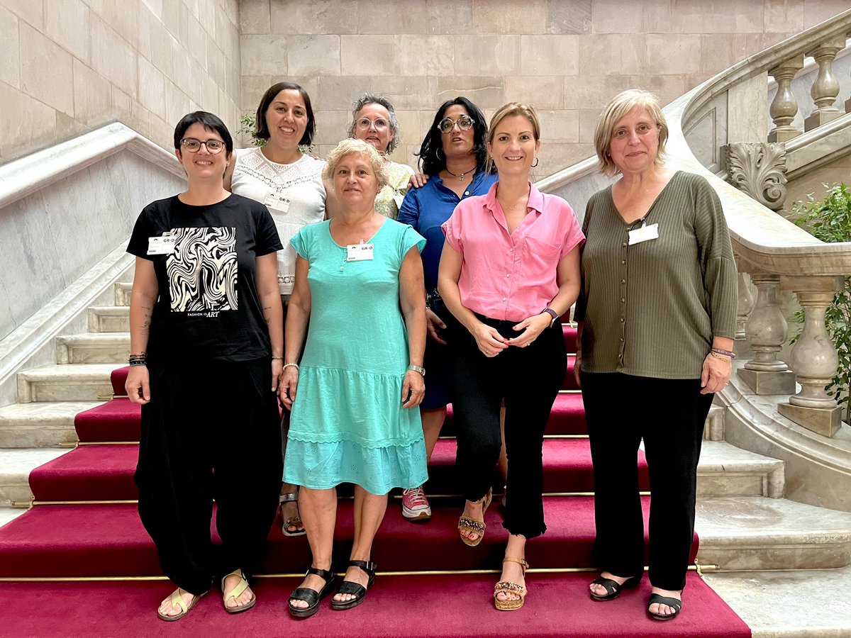 Irg389's tweet photo. 🟢 Visita al #Parlament amb @raquelsans diputada i vicesecretària geneal de Feminismes a @Esquerra_ERC 
💜Una bona estona compartida i bones aportacions, propostes, idees…Gràcies Raquel💜 @ERCOsona @OsonaErc @ERC_dones @margaridafeliu @anna_alabern @nuria_carbones @nanialtimiras https://t.co/9QDjslB9pr
