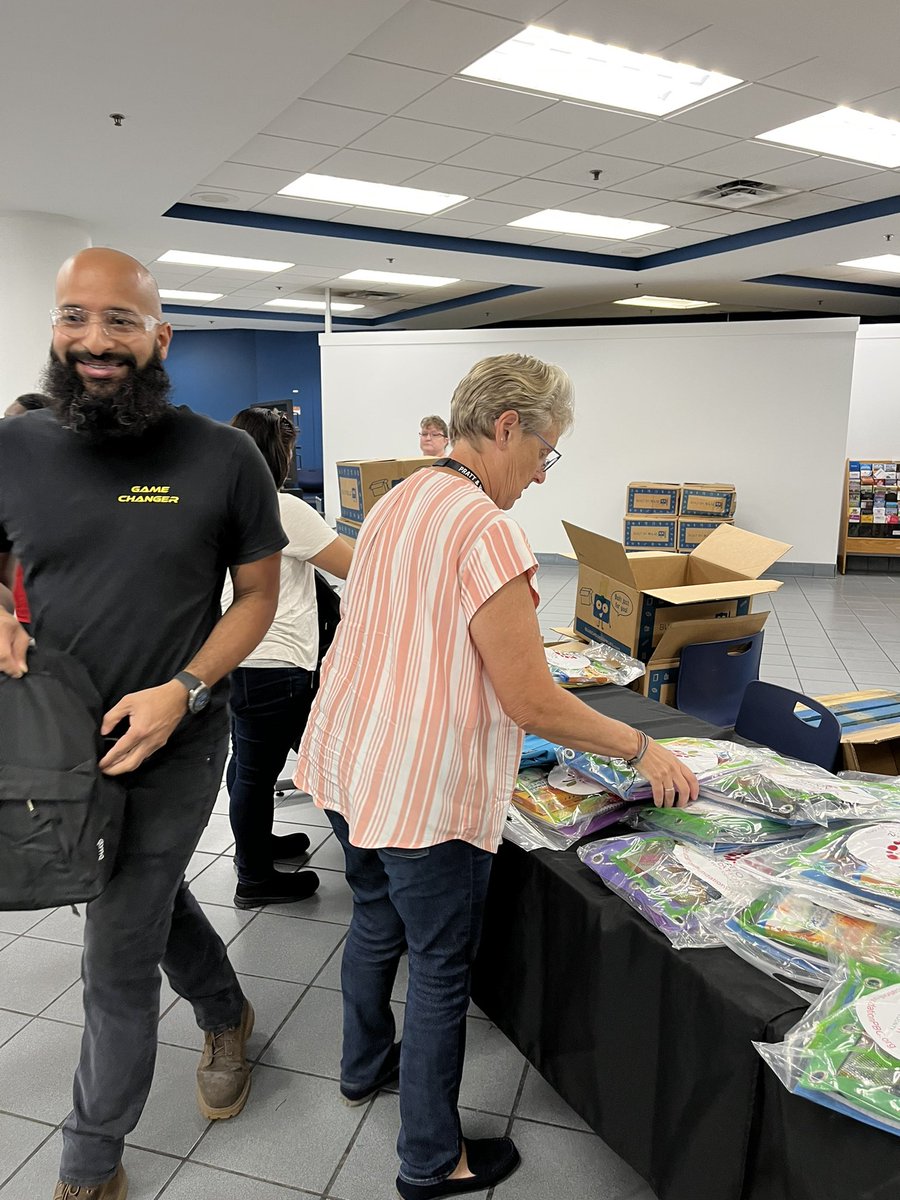 What a great morning filling backpacks for <a href="/EducationFdnPBC/">Education Foundation of Palm Beach County</a>. Our <a href="/prattandwhitney/">Pratt & Whitney</a> #WestPalmBeach team loves to help our community. Over 600 backpacks filled in 90 minutes !! Every student at Grove Elementary <a href="/GPESpbc/">Grove Park ES</a> will have a new backpack &amp; supplies #WearePW #STEM #givingback