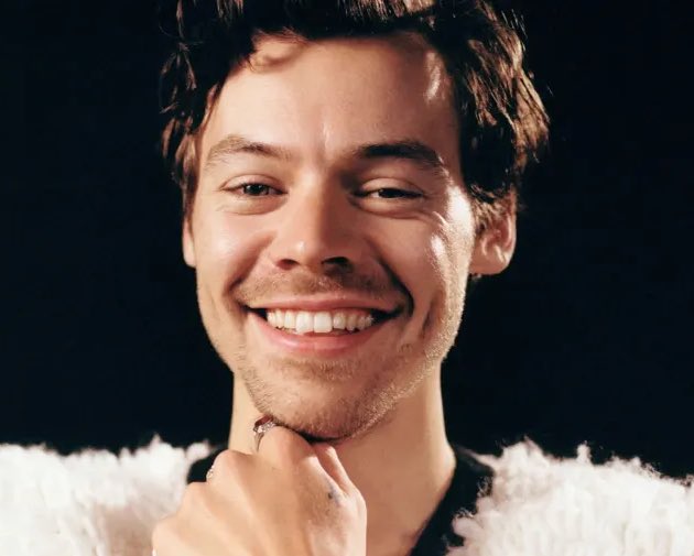 PopBase's tweet photo. A Harry Styles course will be taught at Texas State University.

The class titled ‘Harry Styles and the Cult of Celebrity’ will study his albums, acting roles, and work with One Direction, as well as the development of modern celebrity and fan culture. https://t.co/Hxw1cuIKE7