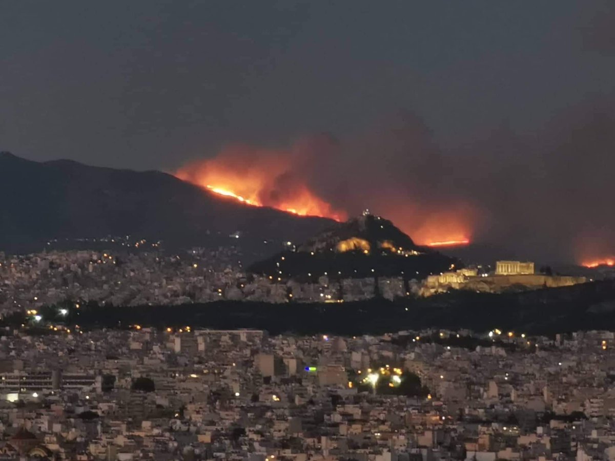 Εγκαταλελειμμένη [χώρα] και εγκαταλελειμμένοι για ακόμη μία φορά...
#φωτιά #Πυρκαγια #Πεντελη #πυροσβεστες #πυρκαγιας #Παιδων_Πεντελης #Πεντελης #πυρκαγιές