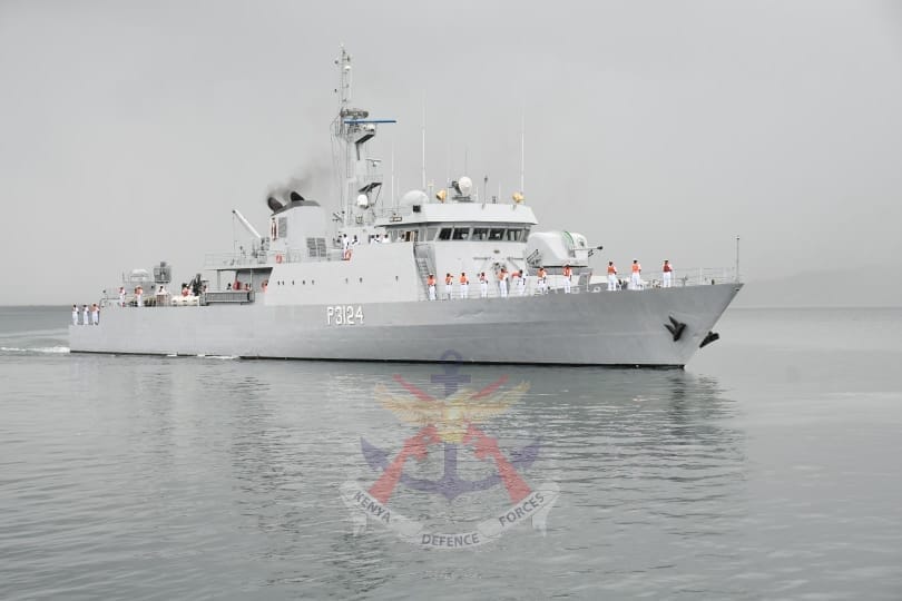 kdfinfo's tweet photo. Commander Kenya Navy Maj Gen Jimson Mutai hosted H.E Hon Uhuru Kenyatta President of the Republic of Kenya and the President of the Republic of Seychelles H.E Hon Wavel Ramkalawan to a luncheon onboard  KNS JASIRI on 18 July 2022.
https://t.co/X5LuhQvbCu https://t.co/3QZbQ3MYvc