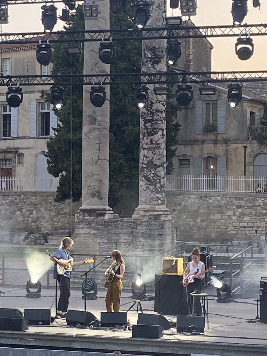 Julolharico's tweet photo. Lonny invite son chagrin à la quitter et lui lâche la main (et le nôtre) #Arles ⁦@escalescargo⁩ https://t.co/1kBZ4ThnGy