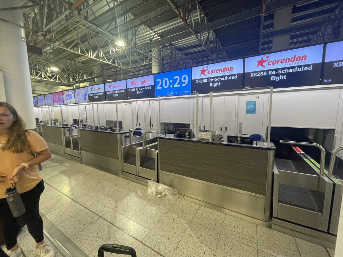 ThisIsMeehan's tweet photo. @Gatwick_Airport @TrueBlu53783766 Are you sure they are doing their best though @Gatwick_Airport ? https://t.co/w4P6GzL5XZ