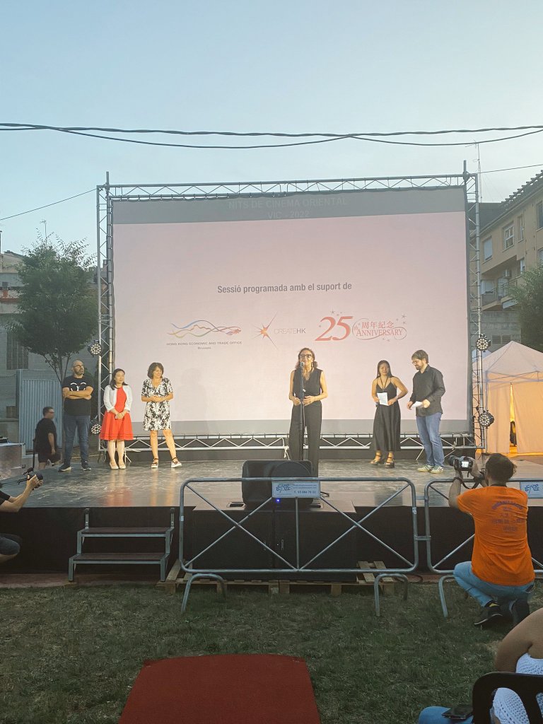 Inaugurem oficialment el #fesnits2022. Ens acompanyen l'alcaldessa d' <a href="/ajvic/">vicki monterusso</a> <a href="/Anna_Erra/">Anna Erra i Solà🎗</a>, la Deputy Representative de HKETO Brussels, Grace Li i la representant de l'<a href="/icec_cat/">Empreses culturals</a>, Carme Puig.

Moltes gràcies per la confiança!