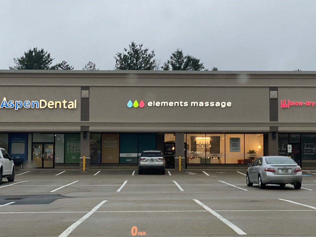 BlakeCommercial's tweet photo. Now Open: @ElementsMassage Bedford Grove, Bedford, NH. Pleasure working with Sam Kallmerten @Brixmor #blakedeal #CRE https://t.co/IgVT81xC1L