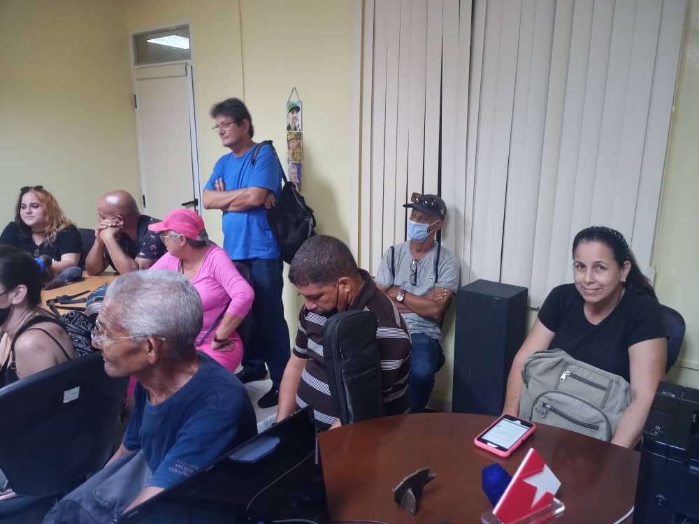 EEpicol's tweet photo. Artistas de la @UneacPinar de recorrido por las instalaciones de @EEpicol, como parte del intercambio de los artistas con el sector empresarial, interesados por  nuestro quehacer. #CubaPorLaPaz #SomosCuba https://t.co/MixN0LSQVx