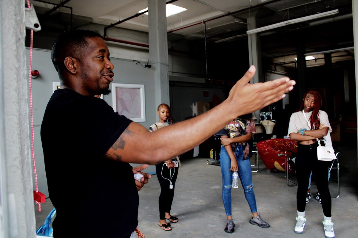 DontHateTrav's tweet photo. Today @antoniolewisatl connected me with some great kids from the community after I spoke to him about wanting to empower kids and young adults of atlanta who wanted to get into film &amp; production. A great start to bridging the gap.

📸: @geraldscottjr_
📍: @TheHBUC 
#CreateGreat https://t.co/yPY3KeaCby