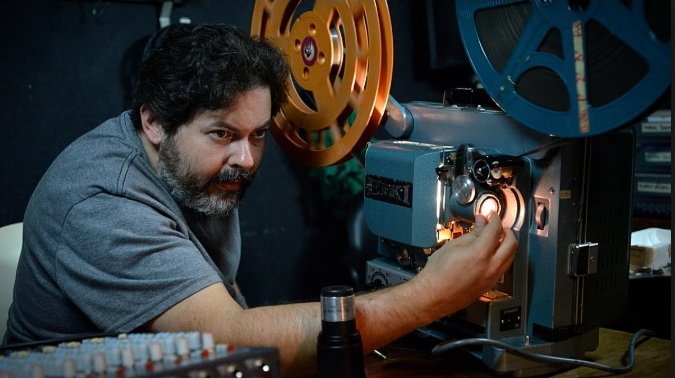 Todos los martes a las 19 y a las 21 hs. <a href="/FernandoMartnPe/">Fernando Martín Peña</a> proyecta dos películas en fílmico en Hasta Trilce. Nunca sabrán de antemano de qué películas se trata si es que no asisten a la proyección. Dos películas sorpresa. Calidad garantizada.

publico.alternativateatral.com/entradas75124-…