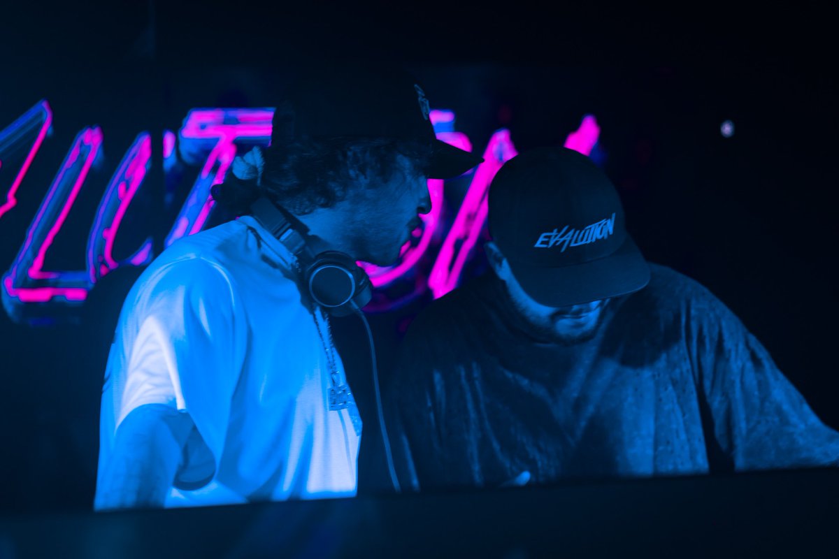 E V A L U T I O N 🎸 tweet media