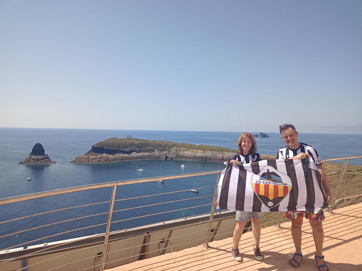 Hoy hemos celebrado el centenario del <a href="/cdcastellon/">CD Castellón</a> visitando las Islas Columbretes. ¡Por mucho años  más de pasión albinegra! <a href="/alejandromoll/">Alejandro Moll</a> <a href="/FEDPECAS/">FEDPECAS</a> <a href="/LAlbinegra/">La Barbería Albinegra</a> <a href="/TribunaCastello/">La Tribuna Castelló</a> #PPO100 #ppo #albinegrespelmon