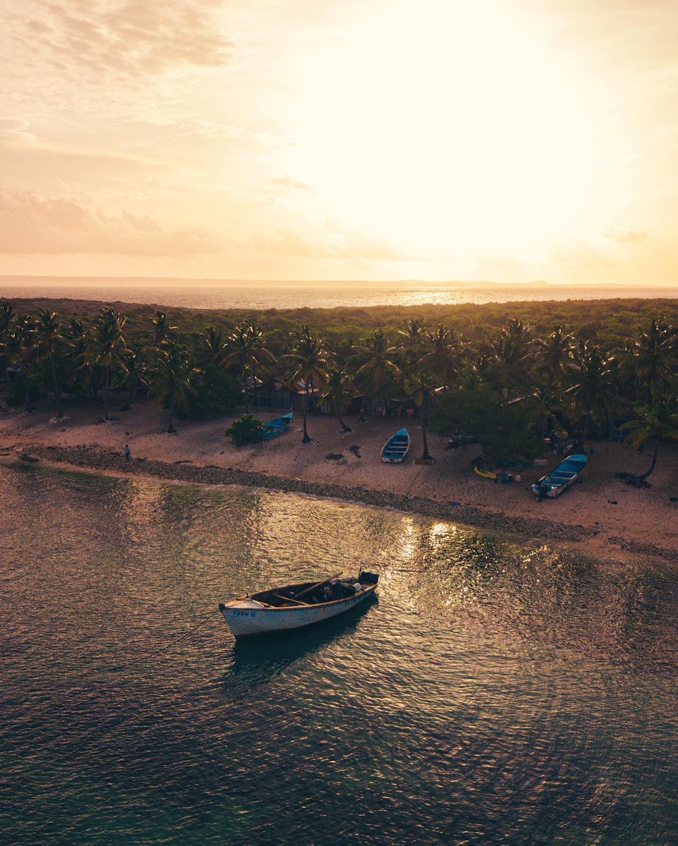 marcapaisrd's tweet photo. Contemplar el atardecer frente a la playa, es una de las experiencias más bonitas que puedes vivir en la RD 😍.
¿Conoces la #IslaBeata?🏝 Se encuentra en la costa sur del país 🇩🇴 y forma parte del Parque Nacional Jaragua en Pedernales.
📸: @Jeninapimentel
#MarcaPaísRD https://t.co/N713A6RzJp
