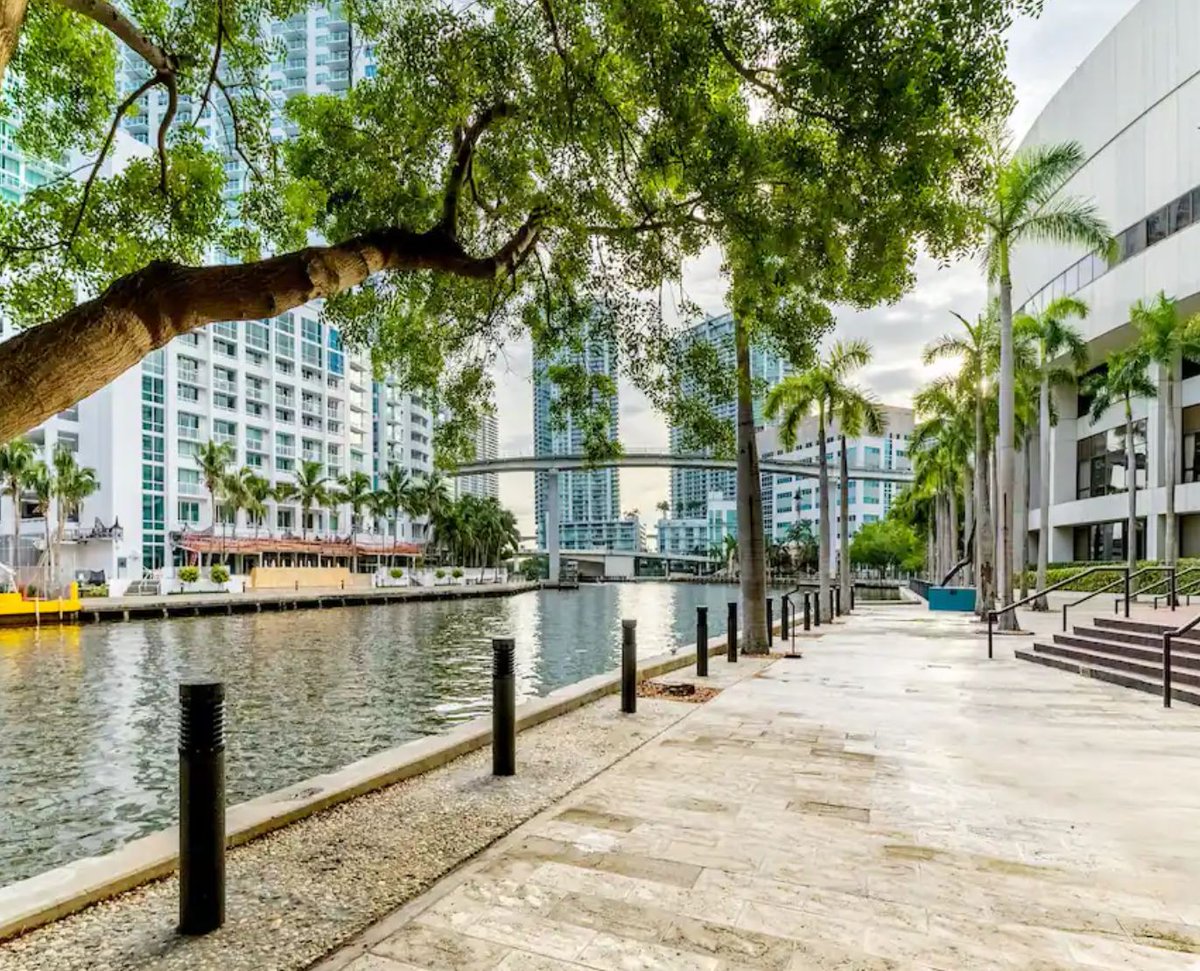 vacayz's tweet photo. The APC Miami is just in 3 days! Book Hyatt Regency Miami Hotel through our website and receive amazing discounts! https://t.co/H5DYdhODcr
