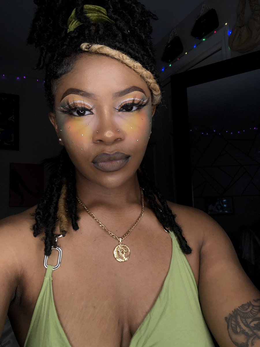 sadejamiyah's tweet photo. #WhosWhoOfUWG 
Sha’de❤️‍🔥 (Sha•day)
-C/o ‘25
- Graphic Design major
- MUA (IG: @ minksxwings)
-A member of THEE Code Bleu SNS org!💙
 Very laidback &amp; chill. Looking forward to interacting way more on campus!🤭 https://t.co/aql4MGqyV2