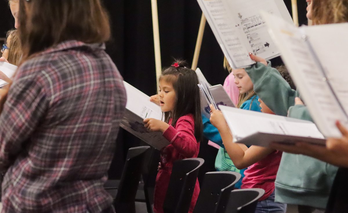 PensacolaOpera's tweet photo. 🎶Opera Camp is in full swing! So far we've had auditions, started creating props and set pieces, began learning our parts, and even got to tour the Saenger! 🎭 #operacamp22 https://t.co/0yMFtIchJ1