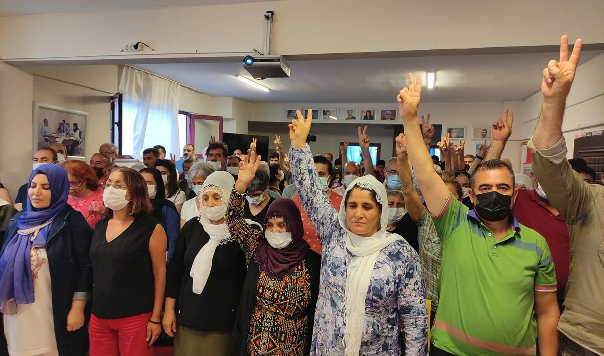 dempartistanbul's tweet image. İl Eşbaşkanımız İlknur Birol, yöneticilerimiz ve halkımızın katılımıyla Ataşehir İlçe Örgütü'müzde bir araya gelerek Rojava Devrimi'nin 10. yılını kutladık✌️
#10YearsRojava
#RojavaDevrimi