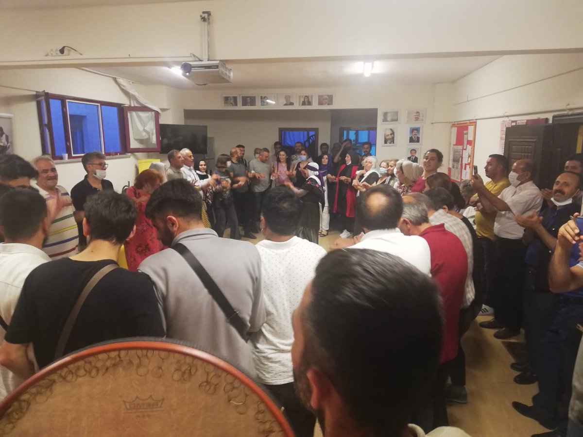 dempartistanbul's tweet image. İl Eşbaşkanımız İlknur Birol, yöneticilerimiz ve halkımızın katılımıyla Ataşehir İlçe Örgütü'müzde bir araya gelerek Rojava Devrimi'nin 10. yılını kutladık✌️
#10YearsRojava
#RojavaDevrimi