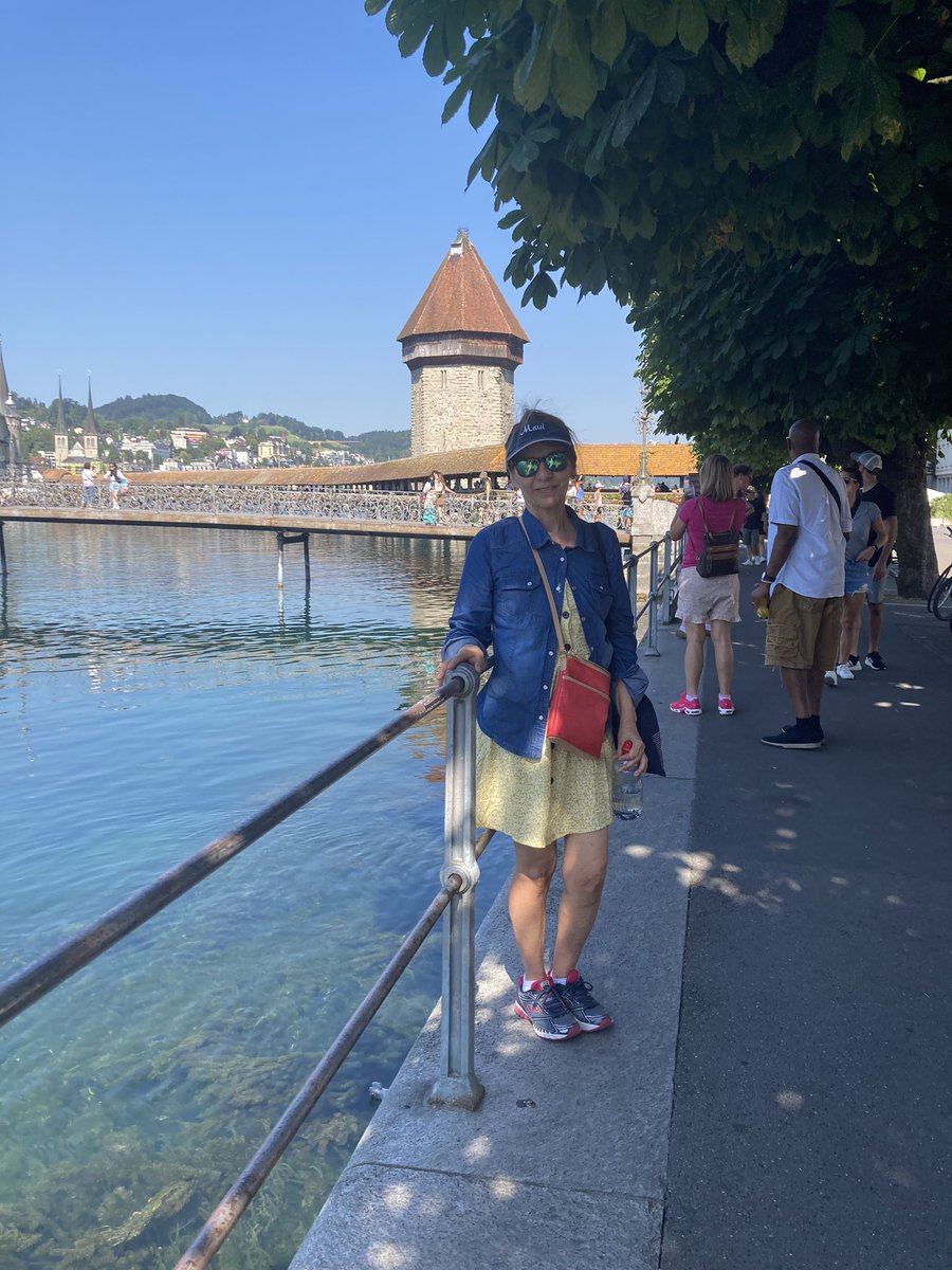 elvalucia2's tweet photo. @Marielaggr Mi Querida Mariela muchas felicidades en tu cumpleaños Dios te bendiga y te proteja a ti y a    Toda tu familia un abrazote desde Lucerne Suiza 🇨🇭 con mucho cariño https://t.co/5ZVbXmO8gk