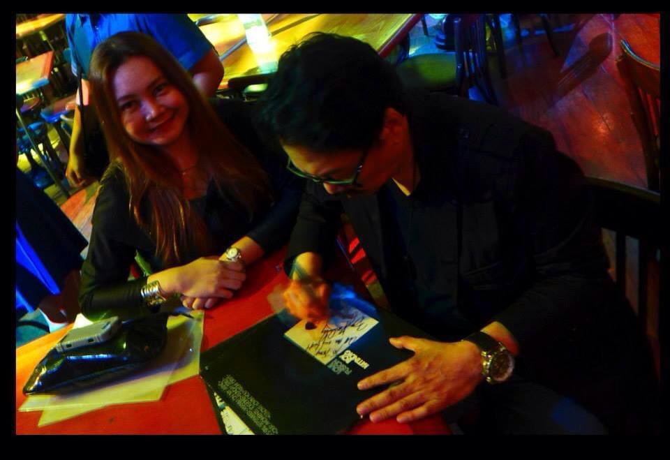 BoyKatindig's tweet image. Getting to sign some vinyls . #albums #postperformance