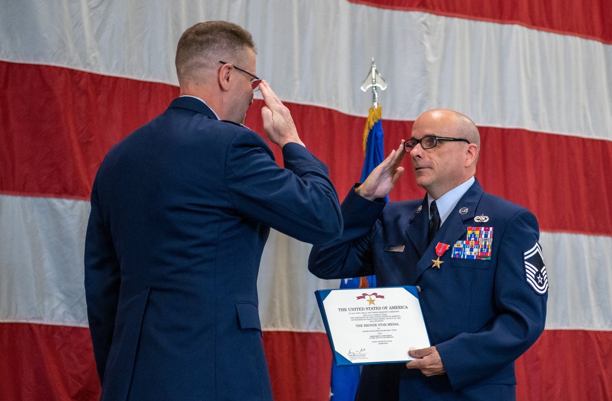 Congratulations to SMSgt. Edward Lewis! The 419th’s latest Bronze Star Medal recipient! His actions while deployed in Iraq warranted this meritorious award!🎖️

Read all about it here!👇
419fw.afrc.af.mil/News/Article/3…