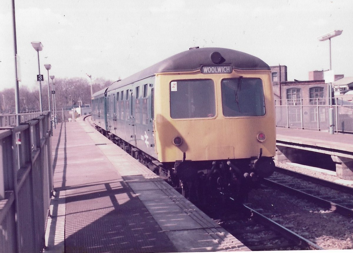 SalopianLyne's tweet image. Hackney Wick station 12th April 1984
Stratford Depot's British Rail Blue liveried Class 105 Cravens 2-car DMU set 53365+54133 departs on the 11:40 North Woolwich to Camden Road service
Shake, rattle &amp;amp; roll!
#BritishRail #Class105 #DMU #BRBlue #Stratford #Hackney #trainspotting🤓