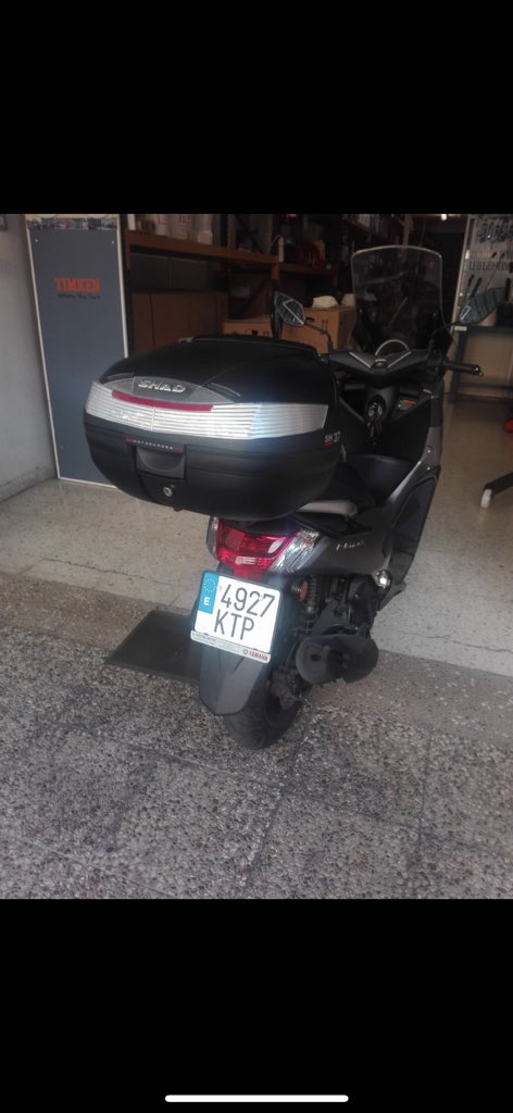 Me han robado la moto esta tarde entre las 15,30 y las 18 horas en c/Benito Mas y Prat junto al campo del Sevilla. Yamaha N Max matrícula 4927KTP. Pasarlo por favor.