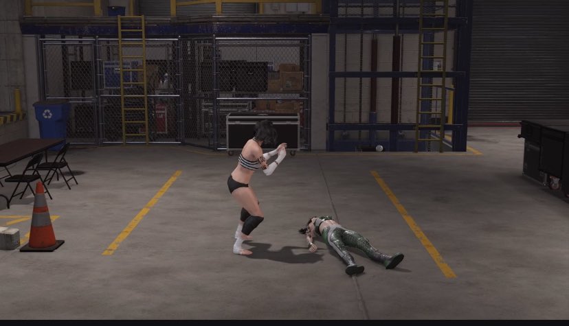 A brawl between Shauna Gears and <a href="/MisakiTanaka12/">日本のバズソー Misaki Tanaka 🏳️‍🌈</a> has erupted to kick off the show twitch.tv/jowrestling