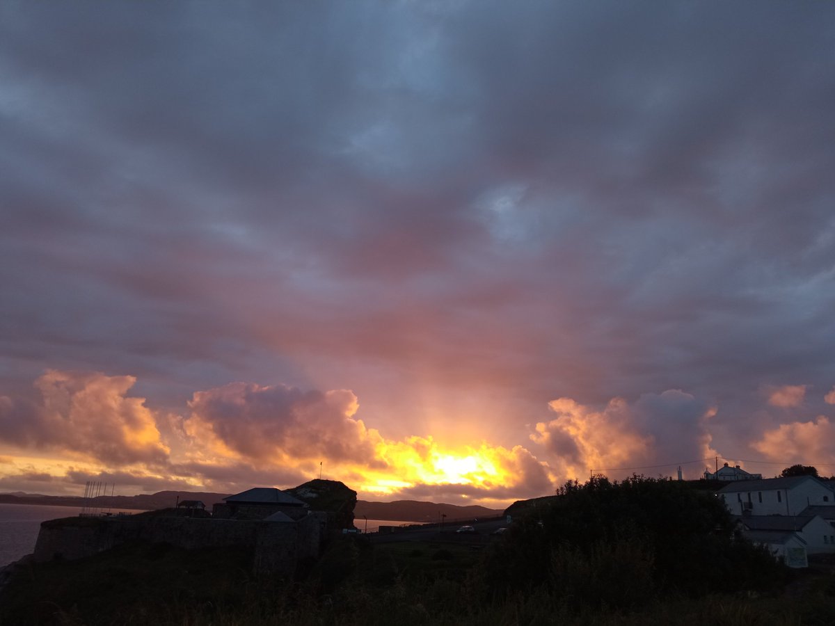 glossop1906's tweet photo. Sunset at Dunree Head, Inishowen. #summer #heatwaveireland #inishowen #donegal #Ireland https://t.co/sReaF3qZPm