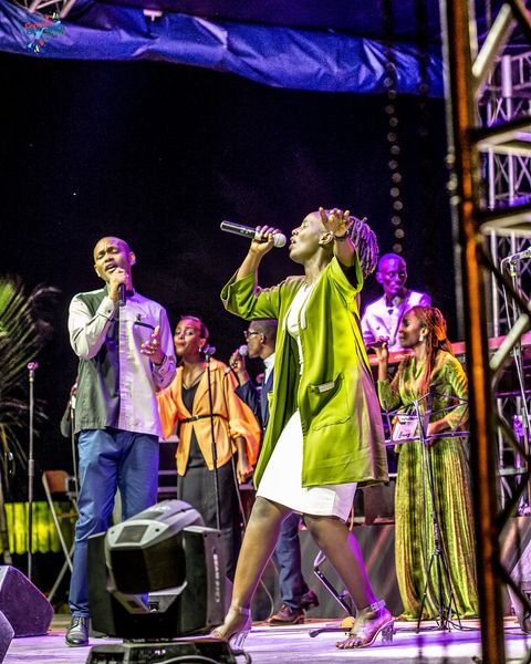 Chos promise chos faite…
Dim du 17 Juil,festival BURUNDI HIMBAZA battait son plein!Nous en profitons pr vous partager les quelques images pris lors du concert V.I.P juste pour témoigner que la joie qui était promise s’est faite réalité. 
"Th power beyond th sound!" <a href="/fanzeyimana/">Fabrice Nzeyimana</a>