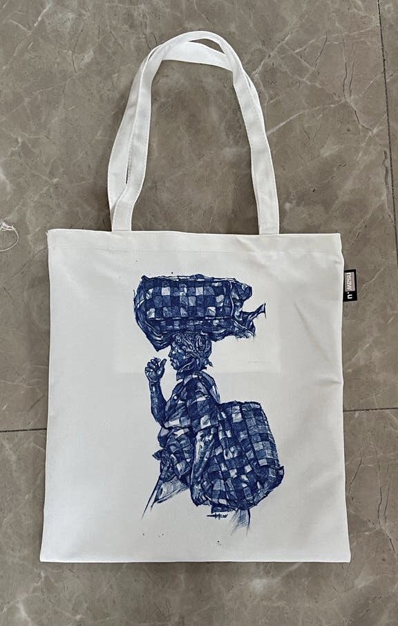 Dungumichael's tweet photo. Hi Twitter fam … 

Here is something I did by placing the goodART on totes. 

Kindly  support by a RT , my next client could be on your TL. 

(These go for UGX 40k) https://t.co/DEYpD56QWr