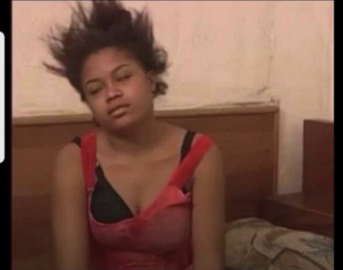 Hauwa_L's tweet photo. Waking up at 1pm in my 7th husband’s house. https://t.co/DpxCVwByQU