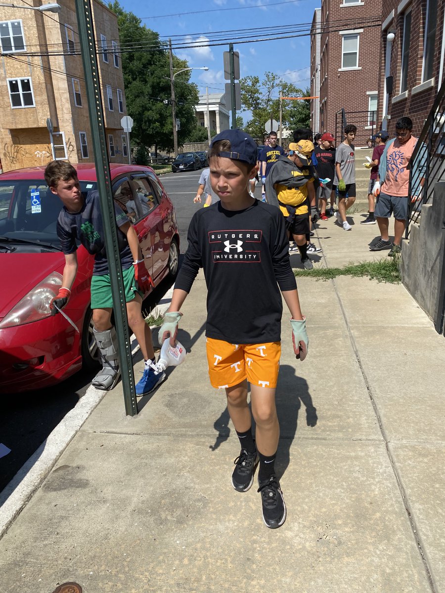 SJPREP's tweet photo. Last week, #PrepU students participated in service projects around our North Philadelphia neighborhood. Great to have the rising 7th and 8th graders learn about the Prep's commitment to service & our neighbors! There are dozens of service opportunities available to Prep students. https://t.co/EkXXhFc8F4